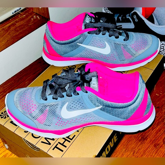 Nike Women's ‘In Season-TR 5’ Running Shoe (Gray/Pink), Size 7.5: $30 - Picture 2 of 11